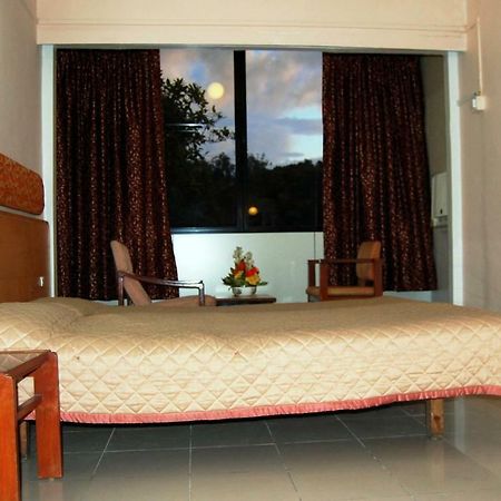 Hotel Raviraj Pune Luaran gambar