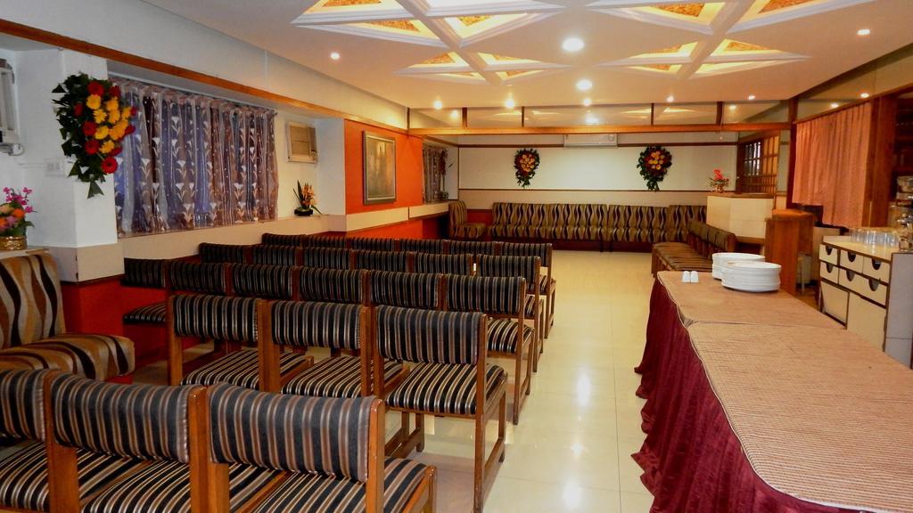 Hotel Raviraj Pune Luaran gambar