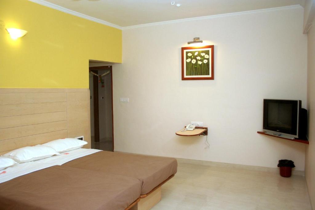 Hotel Raviraj Pune Luaran gambar