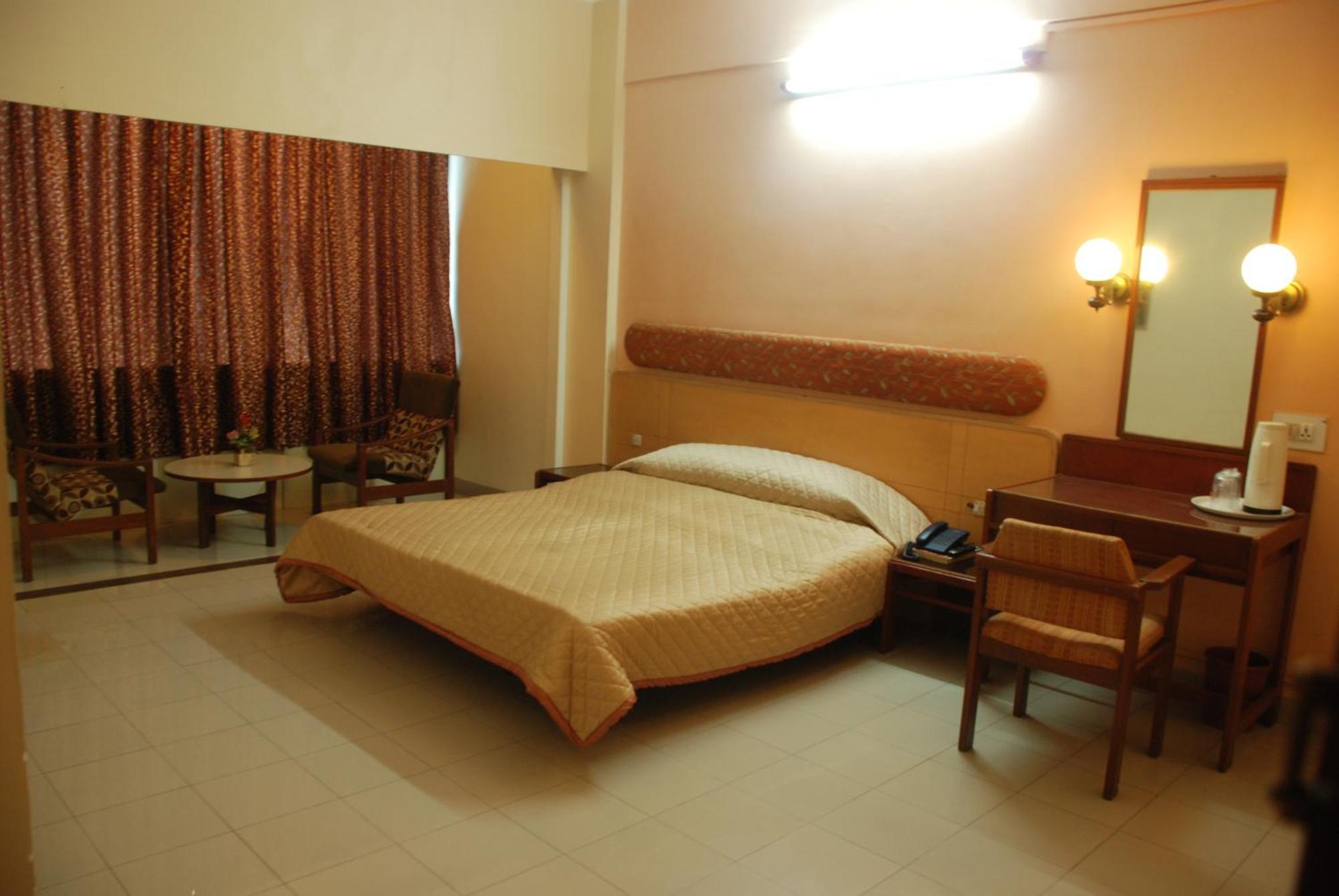 Hotel Raviraj Pune Luaran gambar