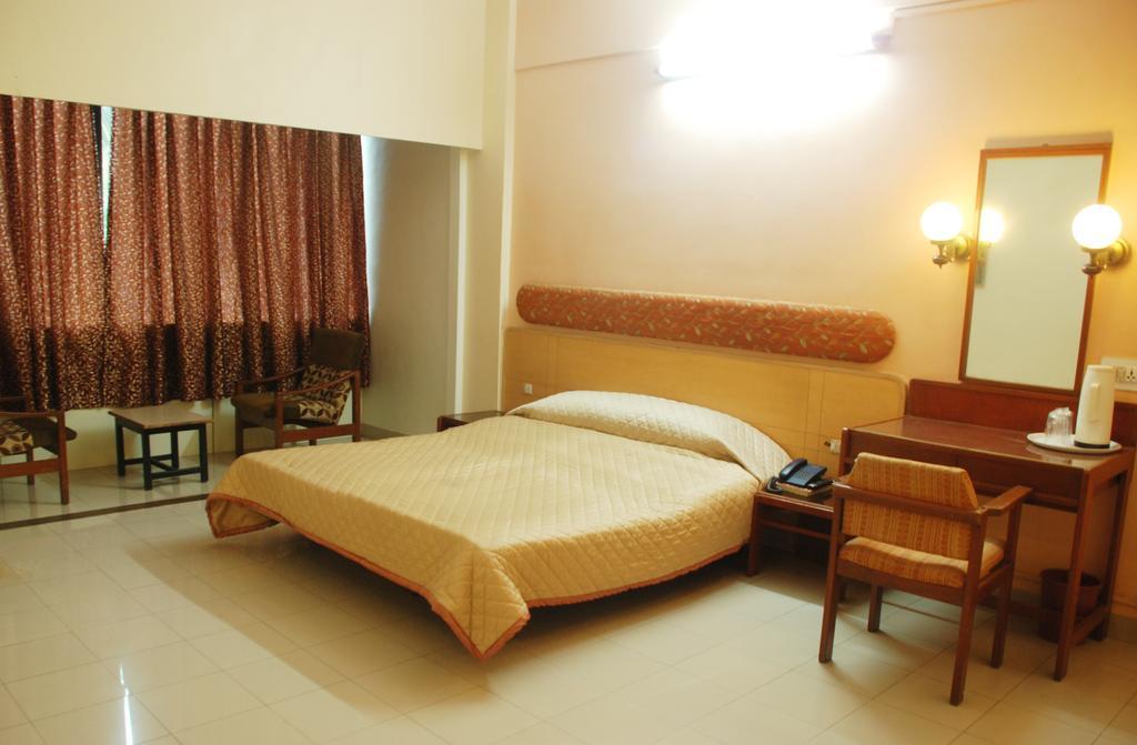 Hotel Raviraj Pune Luaran gambar