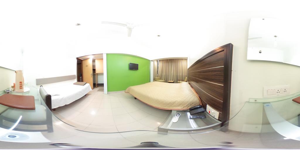 Hotel Raviraj Pune Luaran gambar