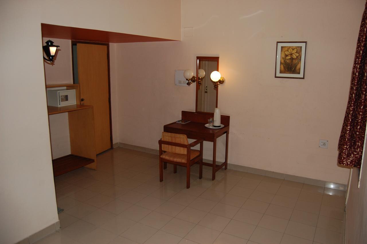 Hotel Raviraj Pune Luaran gambar