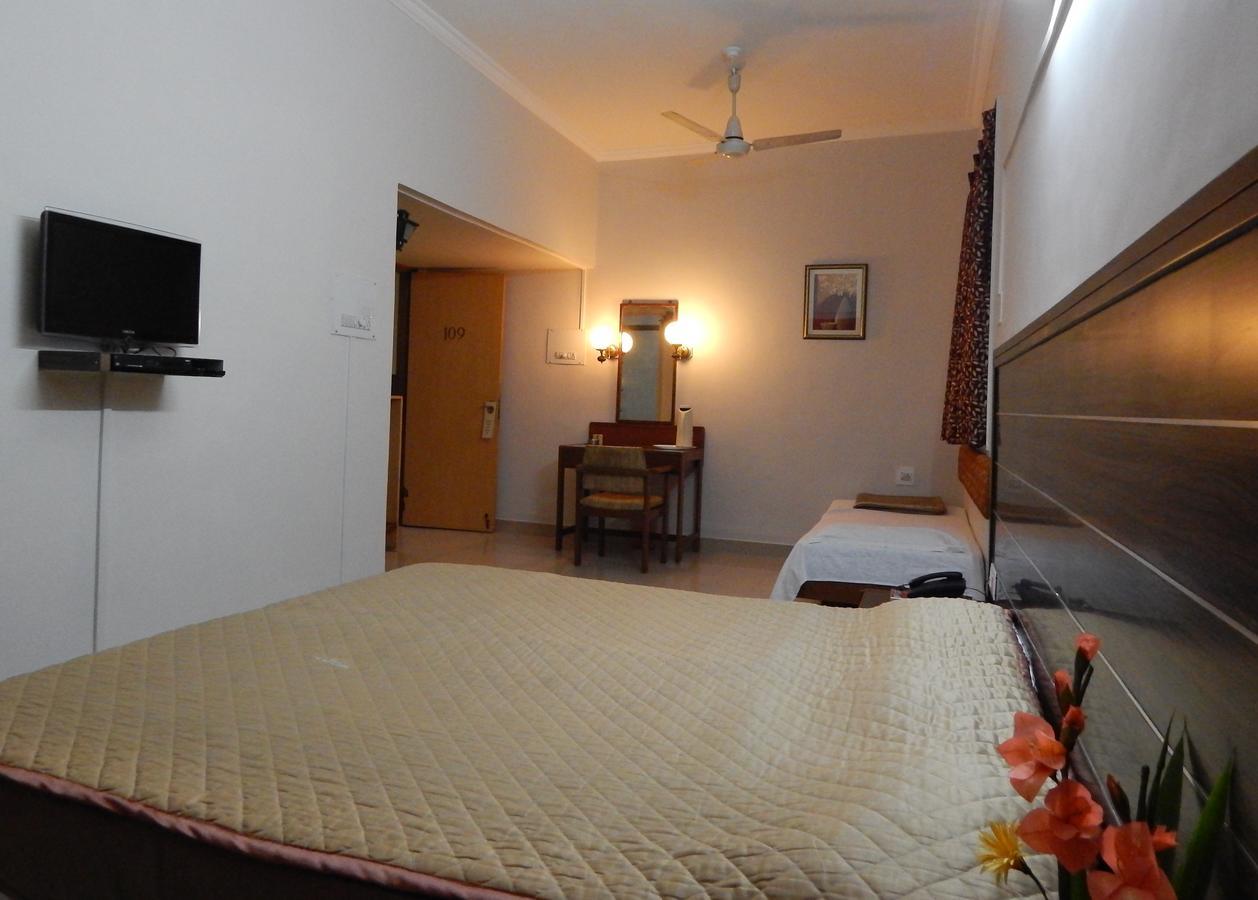 Hotel Raviraj Pune Luaran gambar