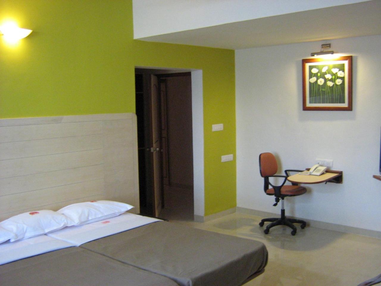 Hotel Raviraj Pune Luaran gambar