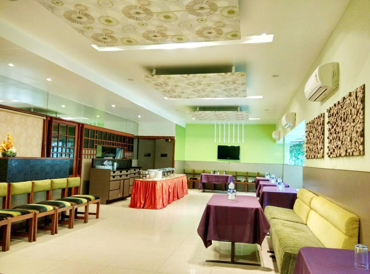 Hotel Raviraj Pune Luaran gambar