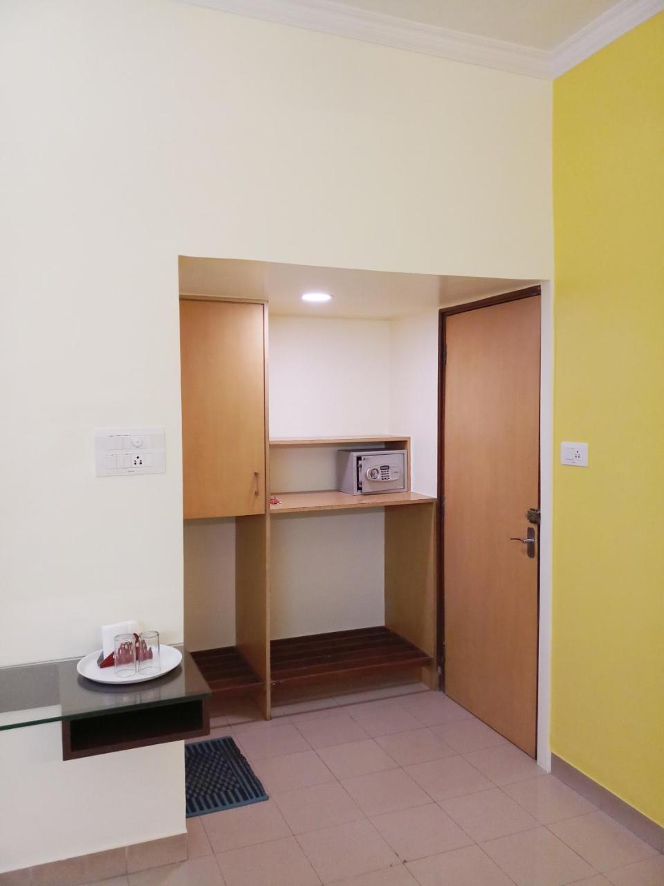 Hotel Raviraj Pune Luaran gambar