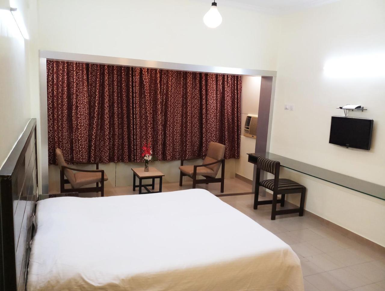 Hotel Raviraj Pune Luaran gambar