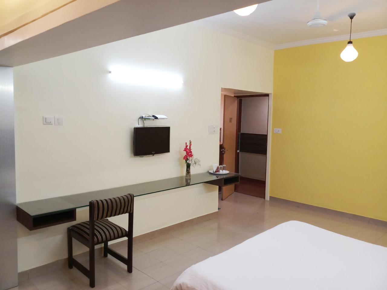 Hotel Raviraj Pune Luaran gambar