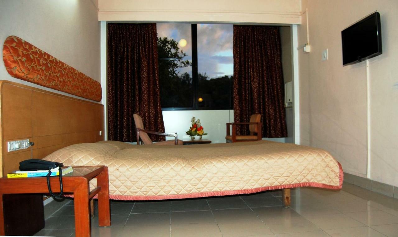 Hotel Raviraj Pune Luaran gambar